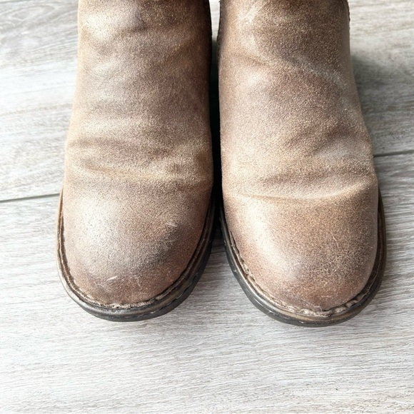 Born Leandra Gray Distressed Leather Boots Side Zip - Picture 4 of 13
